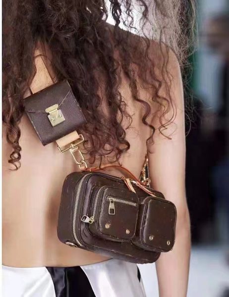 designer one shoulder bag women's crossbody handbag luxury 1v brand trend classic cowhide splicing canvas full print camera bag
designer one shoulder bag women's crossbody handbag luxury 1v brand trend classic cowhide splicing canvas full print camera bag