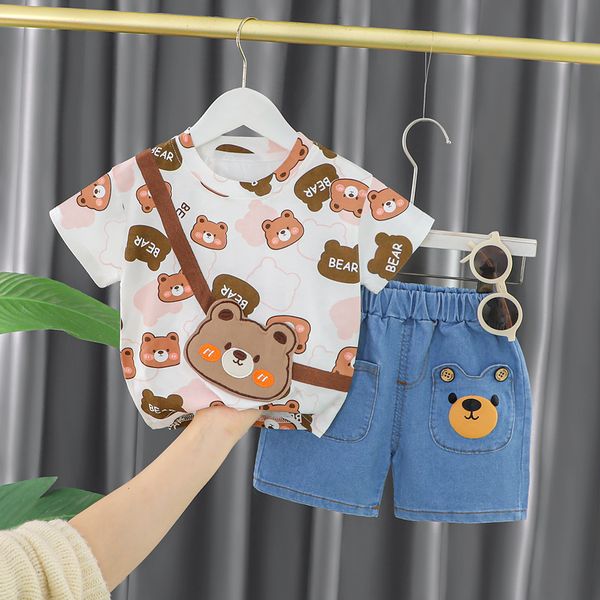 setssuits baby summer clothing set boy 2023 fashion style bear printing kids handsome lovely infant child clothes 230510
setssuits baby summer clothing set boy 2023 fashion style bear printing kids handsome lovely infant child clothes 230510