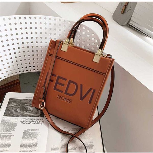 32% 2023 fashion hand net-red same portable tote fenjia printed women's new sense one-shoulder messenger bag
32% 2023 fashion hand net-red same portable tote fenjia printed women's new sense one-shoulder messenger bag