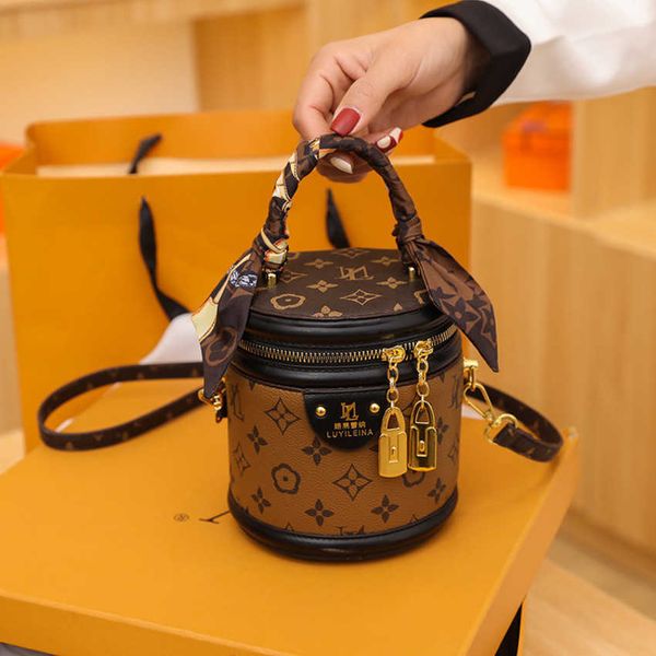 50% off 2023 handbag facai bucket spring new fashion handheld old flower small commuter round crossbody bag female
50% off 2023 handbag facai bucket spring new fashion handheld old flower small commuter round crossbody bag female