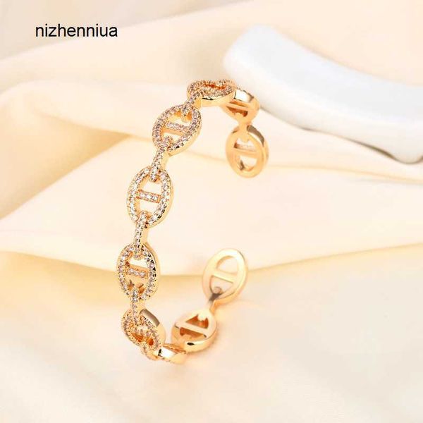 hermm classic bracelets light luxury pig nose with ring buckle simple and small design sense friendly gift versatile style, Black
hermm classic bracelets light luxury pig nose with ring buckle simple and small design sense friendly gift versatile style, Black