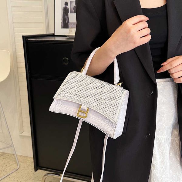 50% off 2023 fashion handbag handbag new letter women's textured shoulder with diamond crocodile pattern crossbody bag
50% off 2023 fashion handbag handbag new letter women's textured shoulder with diamond crocodile pattern crossbody bag
