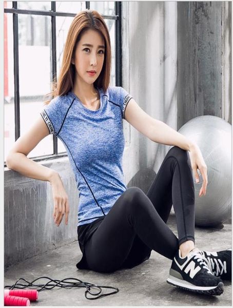 new short sleeve yoga suit twopiece outdoor sports yoga suit for women6110701, White;black
new short sleeve yoga suit twopiece outdoor sports yoga suit for women6110701, White;black