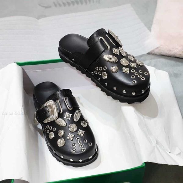 boots 2022 summer women shoes punk metal rivet charms black pu mules slip on outdoor platform modern slippers casual for female 221215
boots 2022 summer women shoes punk metal rivet charms black pu mules slip on outdoor platform modern slippers casual for female 221215