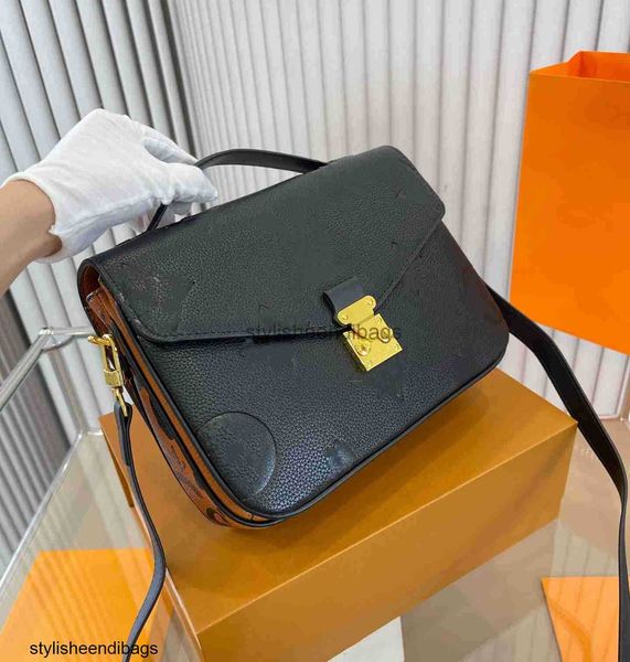 designer bagluxury designers embossing flower bag women handbag messenger genuine leather metis elegant womens shoulder crossbody bags m4078
designer bagluxury designers embossing flower bag women handbag messenger genuine leather metis elegant womens shoulder crossbody bags m4078