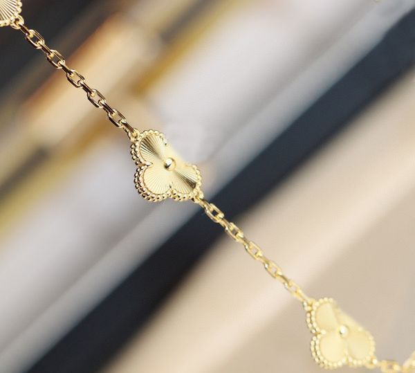 luxury quality v gold material 10pcs flower charm pendant necklace in 18k gold plated have stamp box ps5131, Silver
luxury quality v gold material 10pcs flower charm pendant necklace in 18k gold plated have stamp box ps5131, Silver