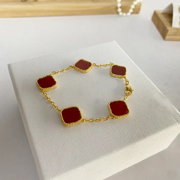 elegant designer van bracelet designer bracelets womens high-quality classic lucky four leaf flower charm bracelet chain 18k gold agate shel, Golden;silver
elegant designer van bracelet designer bracelets womens high-quality classic lucky four leaf flower charm bracelet chain 18k gold agate shel, Golden;silver