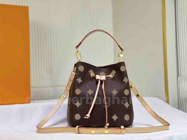 23ss drawstring neonoe bb bucket bag designer nano print monograms leather embossed handbag women removable shoulder strap crossbody tote m2
23ss drawstring neonoe bb bucket bag designer nano print monograms leather embossed handbag women removable shoulder strap crossbody tote m2