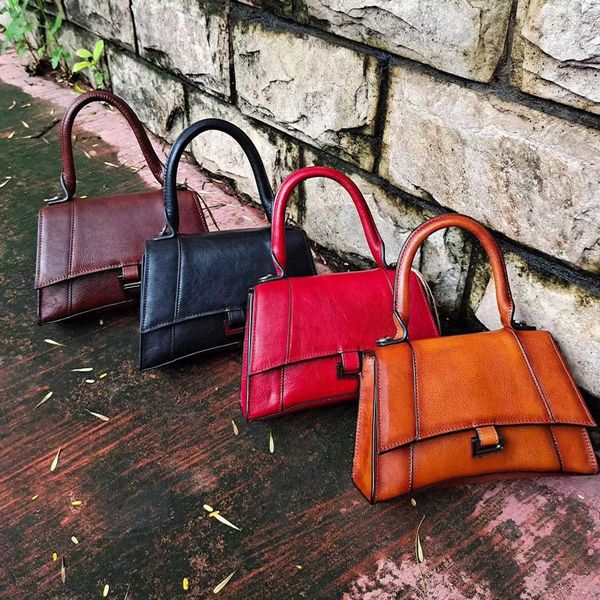 2023 autumn and winter new layer vegetable tanning leather handmade retro niche hourglass bag shoulder messenger handbag wom
2023 autumn and winter new layer vegetable tanning leather handmade retro niche hourglass bag shoulder messenger handbag wom