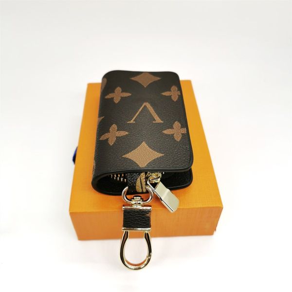classic designer keychain bags hanging buckle car keyring zinc alloy letter handmade leather pendant key chain accessories with box, Silver
classic designer keychain bags hanging buckle car keyring zinc alloy letter handmade leather pendant key chain accessories with box, Silver