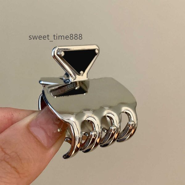designer metal triangle grab clips hair clips high ponytail shark clip temperament headdress barrettes wholesale, Golden;silver
designer metal triangle grab clips hair clips high ponytail shark clip temperament headdress barrettes wholesale, Golden;silver