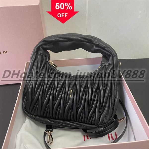 5a miu wander matelasse nappa hobo bag shoulder bags handbags luxury wallet womens designer cross body purses totes clutch bags
5a miu wander matelasse nappa hobo bag shoulder bags handbags luxury wallet womens designer cross body purses totes clutch bags