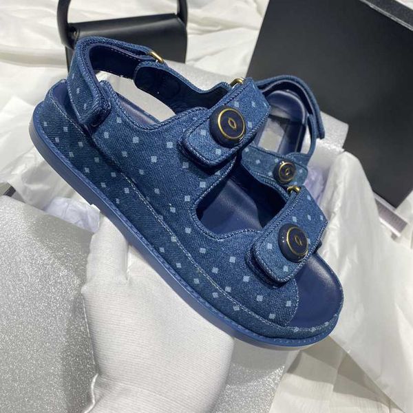 2023 designer beach shoes channel luxury cc women's classic flat sandals summer slide fashion leather slippers x351
2023 designer beach shoes channel luxury cc women's classic flat sandals summer slide fashion leather slippers x351