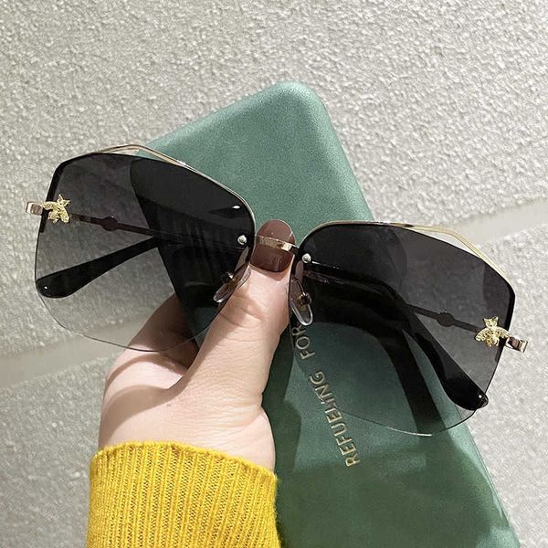 new women's half frame little bee ins gradient ocean sunglasses personality irregular metal glasses, White;black
new women's half frame little bee ins gradient ocean sunglasses personality irregular metal glasses, White;black