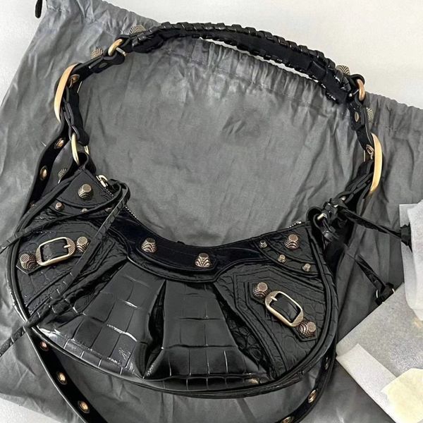 luxury designer crossbody cosmetic bag fashion travel le cagole motorcycle bags womens tote make up handbag underarm bag shoulder gym half m
luxury designer crossbody cosmetic bag fashion travel le cagole motorcycle bags womens tote make up handbag underarm bag shoulder gym half m