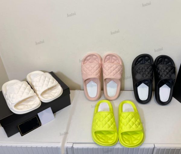 designer luxury women slippers flat beach slides slippers black yellow pink white soft soled material casual shoes
designer luxury women slippers flat beach slides slippers black yellow pink white soft soled material casual shoes