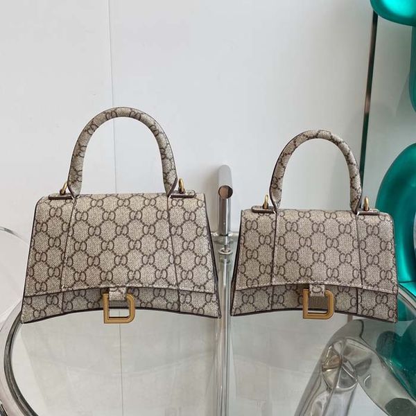 evening bags designer shoulder bag handbag luxury all-match temperament crocodile pattern half-moon letter b female beach fashion travel out
evening bags designer shoulder bag handbag luxury all-match temperament crocodile pattern half-moon letter b female beach fashion travel out