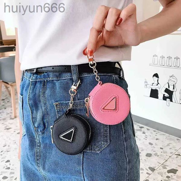 luxury designer keychain multifunctional with hook for airpods1 2 pro3 earphone protector case triangle key ring for men and women high qual, Silver
luxury designer keychain multifunctional with hook for airpods1 2 pro3 earphone protector case triangle key ring for men and women high qual, Silver
