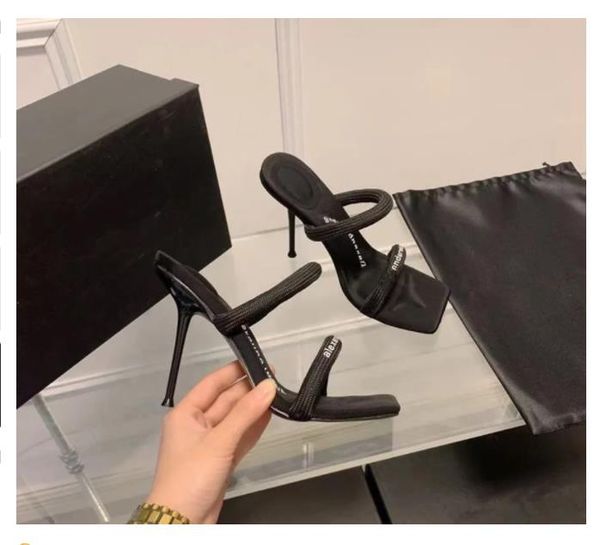 2023 fashionable and beautiful women's high-heeled slippers with curved cool square head design. leather outsole heel 10cm european siz, Black
2023 fashionable and beautiful women's high-heeled slippers with curved cool square head design. leather outsole heel 10cm european siz, Black