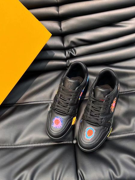 luxury designer casual shoes logo embossed trainer sneaker graffiti pattern board shoes man with box 2023 brand casual shoes designer mens w
luxury designer casual shoes logo embossed trainer sneaker graffiti pattern board shoes man with box 2023 brand casual shoes designer mens w