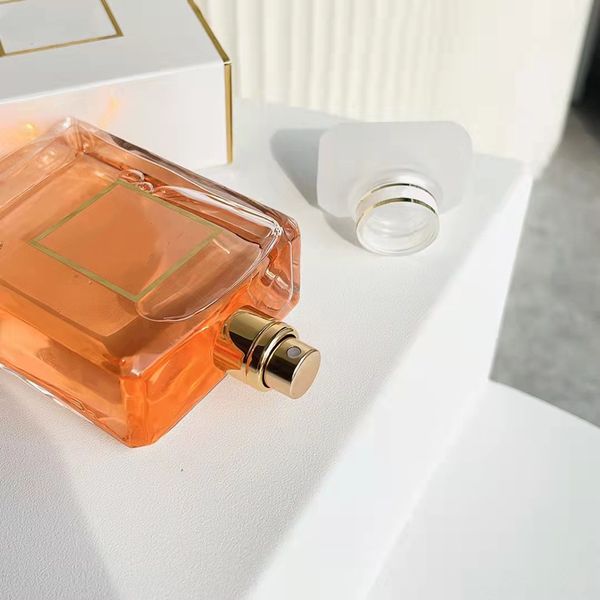 designer perfumes morden lady bottle woman 100ml perfume long lasting good smell woman spray fragrance
designer perfumes morden lady bottle woman 100ml perfume long lasting good smell woman spray fragrance