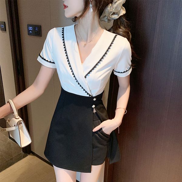 two piece dress summer temperament stitching white and black fake two-pieces dress black shorts suit outfits female 2pcs set 230512
two piece dress summer temperament stitching white and black fake two-pieces dress black shorts suit outfits female 2pcs set 230512