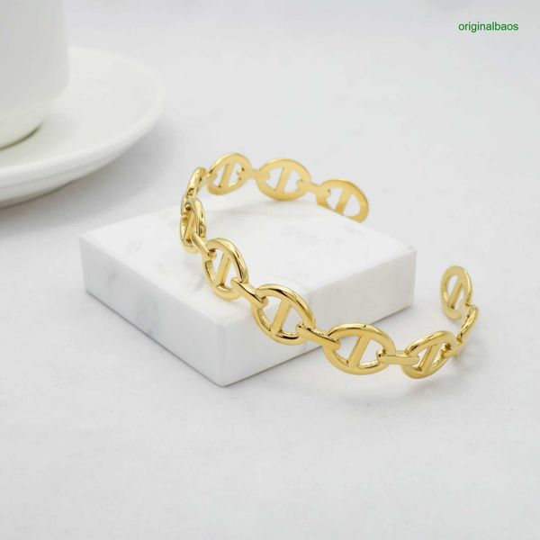 original hemrres designer bracelet pig nose bracelet copper plated 18k real gold color preserving metal advanced sense fashion chain handwea, Black
original hemrres designer bracelet pig nose bracelet copper plated 18k real gold color preserving metal advanced sense fashion chain handwea, Black