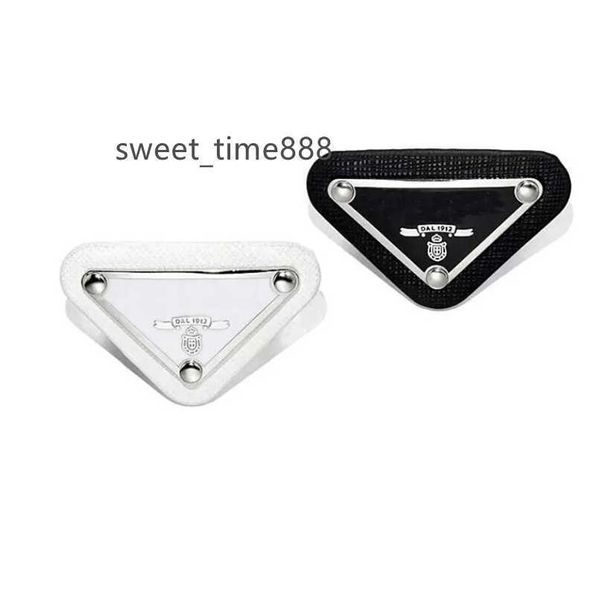 highly quality designer men women pins brooches luxurys brand letters brooch pin for suit dress pins fashion triangle jewerly, Gray
highly quality designer men women pins brooches luxurys brand letters brooch pin for suit dress pins fashion triangle jewerly, Gray