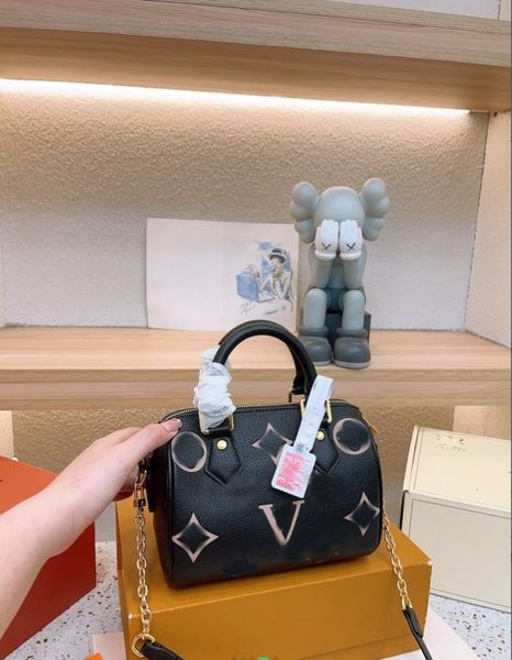 designer bag speedy 20 handbag pillow bag shoulder bag m46518 m46575 eenuine leather embossed messenger bag makeup bag
designer bag speedy 20 handbag pillow bag shoulder bag m46518 m46575 eenuine leather embossed messenger bag makeup bag