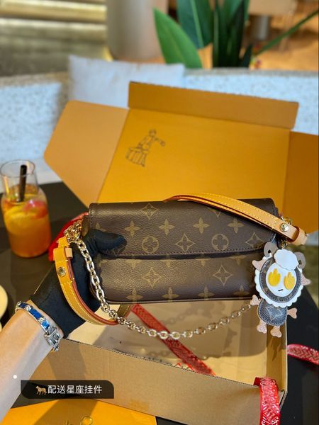 designer's new shoulder bag spring and summer presbyopic chain envelope bag stray bag shoulder bag female bag
designer's new shoulder bag spring and summer presbyopic chain envelope bag stray bag shoulder bag female bag