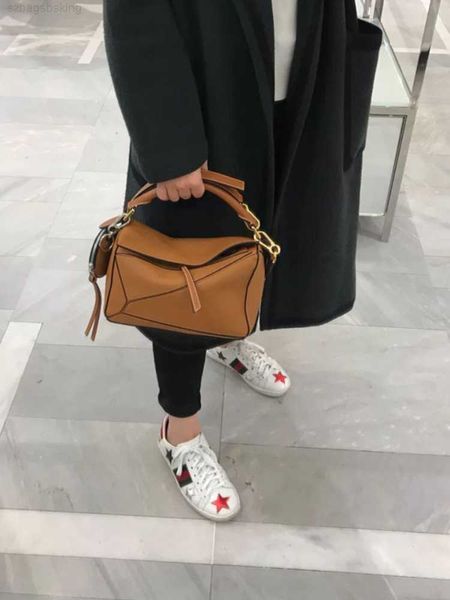 Leather Geometric Bag Splicing Cross-body Handbag Pillow Bags for Women Luxury Designer Bolsa Feminina Hot Selling, 10 24cm
Leather Geometric Bag Splicing Cross-body Handbag Pillow Bags for Women Luxury Designer Bolsa Feminina Hot Selling, 10 24cm