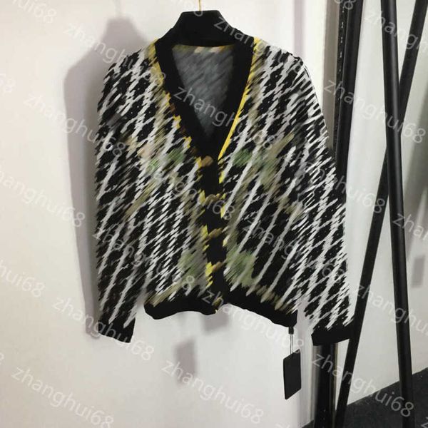 23ss womens designer clothing womens knits coat presbyopia double f letter lion head single breasted v-neck long sleeve knitted cardigan coa, White
23ss womens designer clothing womens knits coat presbyopia double f letter lion head single breasted v-neck long sleeve knitted cardigan coa, White