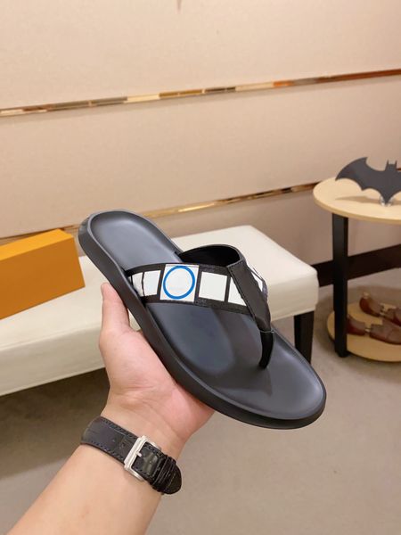 2023 designer beach shoes lvsity luxury men's classic flat sandals summer slide fashion leather slippers l072
2023 designer beach shoes lvsity luxury men's classic flat sandals summer slide fashion leather slippers l072