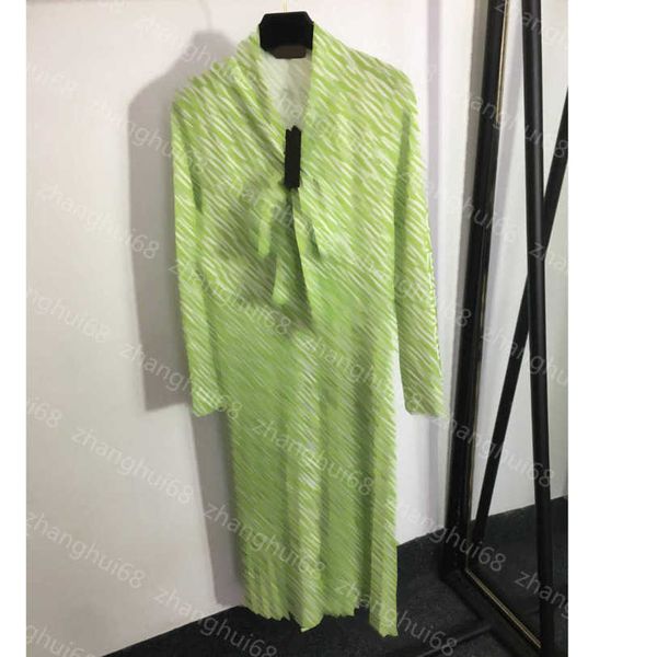 23ss summer dress womens designer clothing women dresses full logo alphabet print temperament bow collar tucked waist pleated long-sleeved d, Black;gray
23ss summer dress womens designer clothing women dresses full logo alphabet print temperament bow collar tucked waist pleated long-sleeved d, Black;gray