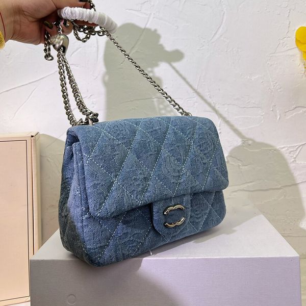 designer womens mini shoulder bag camellia denim bag hardware silver ornaments buckle adjustable love buckle portable crossbody bags makeup
designer womens mini shoulder bag camellia denim bag hardware silver ornaments buckle adjustable love buckle portable crossbody bags makeup