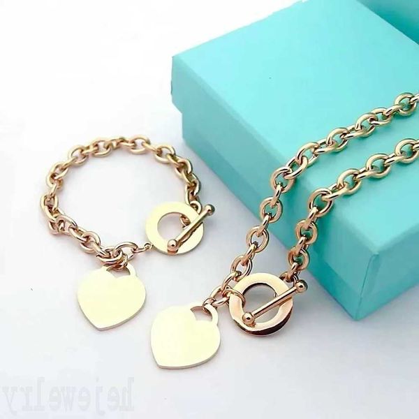 rose golden heart tag luxury necklaces for womens metal classical buckle distinctive gold plated bracelets suit luxuries jewelry mens, Golden;silver
rose golden heart tag luxury necklaces for womens metal classical buckle distinctive gold plated bracelets suit luxuries jewelry mens, Golden;silver