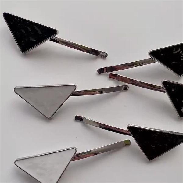 one pair metal triangle hair clip with stamp women girl triangle letter barrettes fashion hair designer jewelry accessories with logo dhl fr, Golden;silver
one pair metal triangle hair clip with stamp women girl triangle letter barrettes fashion hair designer jewelry accessories with logo dhl fr, Golden;silver