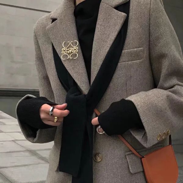 designer pin brooch womens mens gold letter luxury brooches pins for mens womens bamboo texture party nice gift specifications 2305122pe, Gray
designer pin brooch womens mens gold letter luxury brooches pins for mens womens bamboo texture party nice gift specifications 2305122pe, Gray
