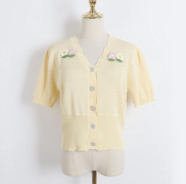426 2023 runway summer brand same style sweater short sleeve cardigan v neck white yellow green fashion clothes womens dl, White;black
426 2023 runway summer brand same style sweater short sleeve cardigan v neck white yellow green fashion clothes womens dl, White;black