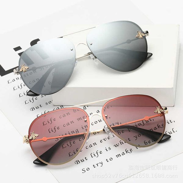 2023 new couple polarized color film sunglasses fashionable and versatile little bee glasses, White;black
2023 new couple polarized color film sunglasses fashionable and versatile little bee glasses, White;black