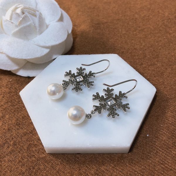 18k gold plated earring luxury designers 925 silver women pearl earring wedding party jewelry, Golden;silver
18k gold plated earring luxury designers 925 silver women pearl earring wedding party jewelry, Golden;silver