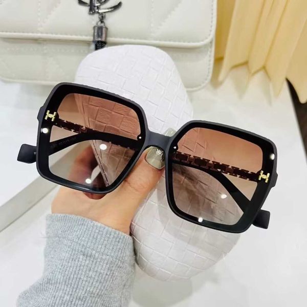 2023 chain small face polarized women's fashion high grade teal sunglasses uv protection, White;black
2023 chain small face polarized women's fashion high grade teal sunglasses uv protection, White;black