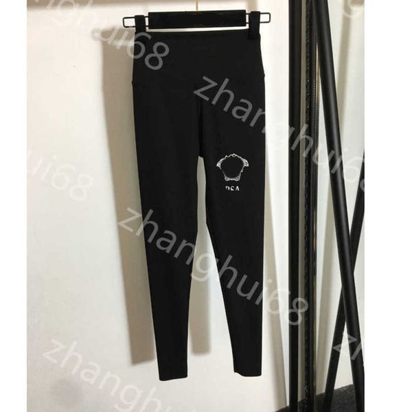 23ss women designer leggings womens leggings pants yoga pants new portrait letter reflective print elastic slim leggings women clothes a1, Black
23ss women designer leggings womens leggings pants yoga pants new portrait letter reflective print elastic slim leggings women clothes a1, Black