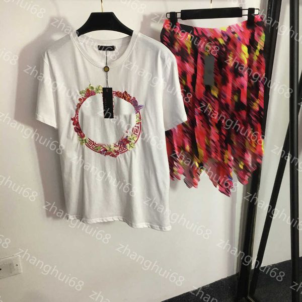 23ss womens designer clothing skirt set embroidered portrait short sleeve t-shirt floral print irregular pleated short half skirt sets women, White
23ss womens designer clothing skirt set embroidered portrait short sleeve t-shirt floral print irregular pleated short half skirt sets women, White