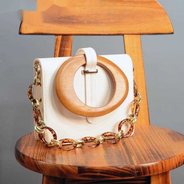 evening bags luxury chains 2023 spring summer fashion new round wood handle flap handbag lady all match bag 230427
evening bags luxury chains 2023 spring summer fashion new round wood handle flap handbag lady all match bag 230427