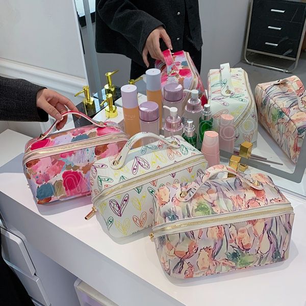 female large-capacity makeup bag new fashion print pu leather cosmetic bag portable travel wash bag toiletries organizer storage
female large-capacity makeup bag new fashion print pu leather cosmetic bag portable travel wash bag toiletries organizer storage