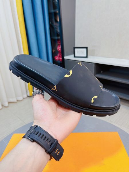 2023 designer beach shoes lvsity coachs luxury men's classic flat sandals summer slide fashion leather slippers l05
2023 designer beach shoes lvsity coachs luxury men's classic flat sandals summer slide fashion leather slippers l05