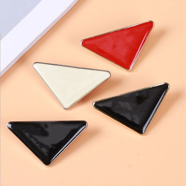 fashion design brooch for mans womans inverted triangle letter designers brooch trendy personality brooches designer jewelry with brand logo, Gray
fashion design brooch for mans womans inverted triangle letter designers brooch trendy personality brooches designer jewelry with brand logo, Gray