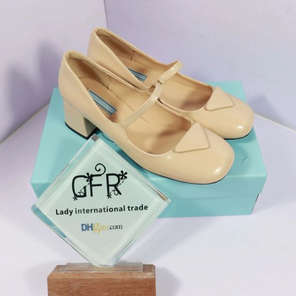 casual shoes 2023 new classics women heels shoes sandals fashion beach thick bottom slippers alphabet lady leather shoe slides versatile, Black
casual shoes 2023 new classics women heels shoes sandals fashion beach thick bottom slippers alphabet lady leather shoe slides versatile, Black