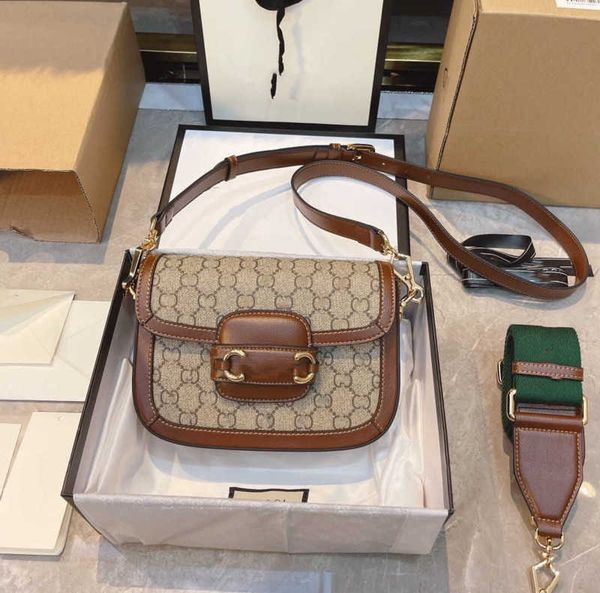 cowhide horsebit canvas bags retro saddle purse classic neo vintage crossbody designer handbags lady clutch purses
cowhide horsebit canvas bags retro saddle purse classic neo vintage crossbody designer handbags lady clutch purses